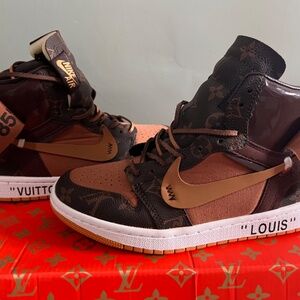 LIKE NEW -Louis V NIKE SNEAKER